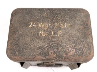 Kasten für " 24 Wgr. Patronen für Leuchtpistole" Originallack, ungereinigt,  für Fahrzeuge der Wehrmacht