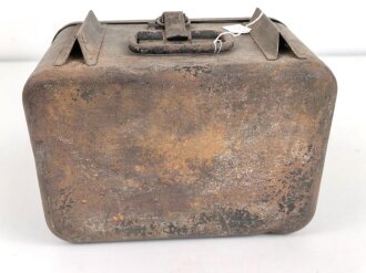 Kasten für " 24 Wgr. Patronen für Leuchtpistole" Originallack, ungereinigt,  für Fahrzeuge der Wehrmacht