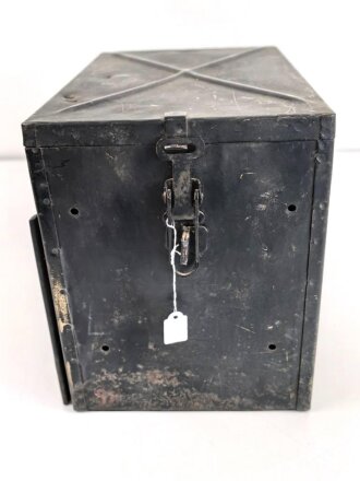 Staukasten für ein Fahrzeug oder Geschütz der Wehrmacht. Maße  25 x 30 x 20cm