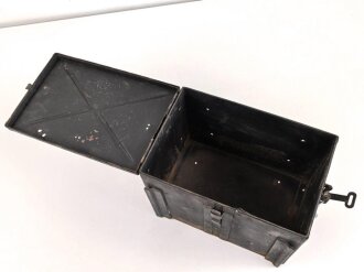 Staukasten für ein Fahrzeug oder Geschütz der Wehrmacht. Maße  25 x 30 x 20cm
