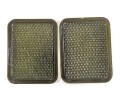 Zwei Schauzeichenabdeckungen, Maße je 2, 7  x 3,5cm. Anscheinend aus dem Armaturenbrett einer Halbkette der Wehrmacht