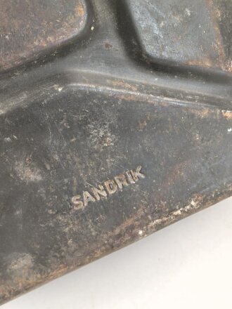 20 Liter Kraftstoff Kanister Wehrmacht. Hersteller " SANDRIK" Vollständig leer. Originallack, ungereinigt. KEIN VERSAND NACH ÜBERSEE