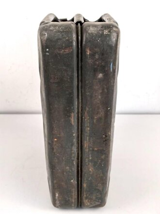 20 Liter Kraftstoff Kanister Wehrmacht. Hersteller " SANDRIK" Vollständig leer. Originallack, ungereinigt. KEIN VERSAND NACH ÜBERSEE