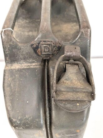 20 Liter Kraftstoff Kanister Wehrmacht. Hersteller " SANDRIK" Vollständig leer. Originallack, ungereinigt. KEIN VERSAND NACH ÜBERSEE