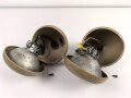 Paar Scheinwerfer für Fahrzeuge der Wehrmacht. Sandfarbener Originallack, Scheibendurchmesser 14cm. Guter Zustand, Funktion nicht geprüft