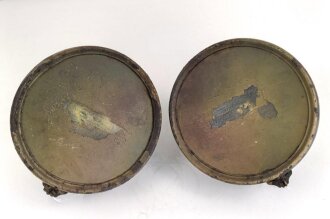 Paar Scheinwerfer für Fahrzeuge der Wehrmacht. Originale Tarnlackierung,  Scheibendurchmesser 20cm, Die Schrauben wurden ewig nicht mehr geöffnet, dabei soll es bleiben.  Funktion nicht geprüft