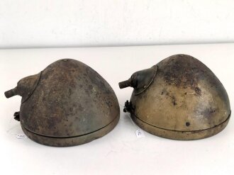 Paar Scheinwerfer für Fahrzeuge der Wehrmacht. Originale Tarnlackierung,  Scheibendurchmesser 20cm, Die Schrauben wurden ewig nicht mehr geöffnet, dabei soll es bleiben.  Funktion nicht geprüft