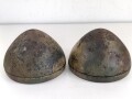 Paar Scheinwerfer für Fahrzeuge der Wehrmacht. Originale Tarnlackierung,  Scheibendurchmesser 20cm, Die Schrauben wurden ewig nicht mehr geöffnet, dabei soll es bleiben.  Funktion nicht geprüft