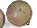 Paar Scheinwerfer für Fahrzeuge der Wehrmacht. Originale Tarnlackierung,  Scheibendurchmesser 20cm, Die Schrauben wurden ewig nicht mehr geöffnet, dabei soll es bleiben.  Funktion nicht geprüft
