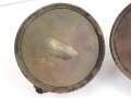 Paar Scheinwerfer für Fahrzeuge der Wehrmacht. Originale Tarnlackierung,  Scheibendurchmesser 20cm, Die Schrauben wurden ewig nicht mehr geöffnet, dabei soll es bleiben.  Funktion nicht geprüft