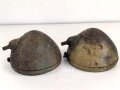 Paar Scheinwerfer für Fahrzeuge der Wehrmacht. Originale Tarnlackierung,  Scheibendurchmesser 20cm, Die Schrauben wurden ewig nicht mehr geöffnet, dabei soll es bleiben.  Funktion nicht geprüft