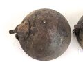 Paar Scheinwerfer für Fahrzeuge der Wehrmacht. Originale Tarnlackierung,  Scheibendurchmesser 20cm, Die Schrauben wurden ewig nicht mehr geöffnet, dabei soll es bleiben.  Funktion nicht geprüft