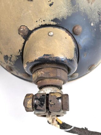 Paar Scheinwerfer für Fahrzeuge der Wehrmacht. Originale Tarnlackierung,  Scheibendurchmesser 21cm, Die Schrauben wurden ewig nicht mehr geöffnet, dabei soll es bleiben.  Funktion nicht geprüft