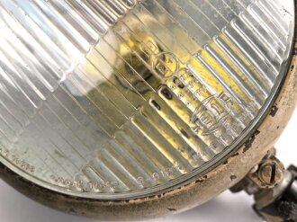 Paar Scheinwerfer für Fahrzeuge der Wehrmacht. Originale Tarnlackierung,  Scheibendurchmesser 21cm, Die Schrauben wurden ewig nicht mehr geöffnet, dabei soll es bleiben.  Funktion nicht geprüft