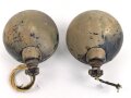 Paar Scheinwerfer für Fahrzeuge der Wehrmacht. Originale Tarnlackierung,  Scheibendurchmesser 21cm, Die Schrauben wurden ewig nicht mehr geöffnet, dabei soll es bleiben.  Funktion nicht geprüft