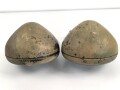 Paar Scheinwerfer für Fahrzeuge der Wehrmacht. Originale Tarnlackierung,  Scheibendurchmesser 21cm, Die Schrauben wurden ewig nicht mehr geöffnet, dabei soll es bleiben.  Funktion nicht geprüft