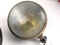 Paar Scheinwerfer für Fahrzeuge der Wehrmacht. Originale Tarnlackierung,  Scheibendurchmesser 21cm, Die Schrauben wurden ewig nicht mehr geöffnet, dabei soll es bleiben.  Funktion nicht geprüft