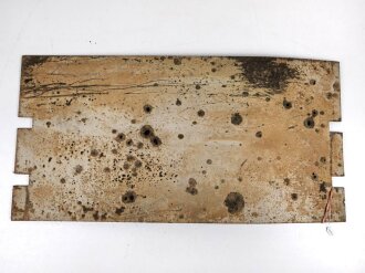 Panzerplatte für ein Fahrzeug der Wehrmacht. Originallack, Maße 50 x 100cm. Wiegt unverpackt 21kg