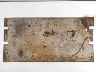Panzerplatte für ein Fahrzeug der Wehrmacht. Originallack, Maße 50 x 100cm. Wiegt unverpackt 21kg