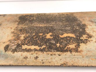 Panzerplatte für ein Fahrzeug der Wehrmacht. Originallack, Maße 50 x 100cm. Wiegt unverpackt 21kg