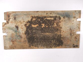 Panzerplatte für ein Fahrzeug der Wehrmacht. Originallack, Maße 50 x 100cm. Wiegt unverpackt 21kg