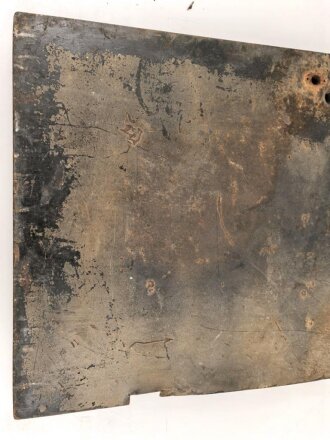Tür für ein Kraftfahrzeug der Wehrmacht. Originallack, ungereinigt, Maße 66 x 93cm