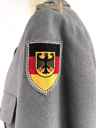 Bundeswehr , Dienstrock für einen Feldwebel der Nachrichtentruppe. Eigentumstück in sehr gutem Zustand