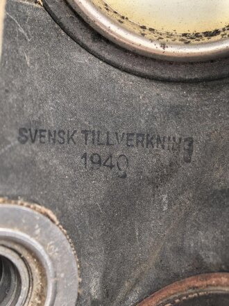 Schweden, Gasmaske Typ4 datiert 1941 Maskenkörper angetrocknet, mit Filter datiert 1943