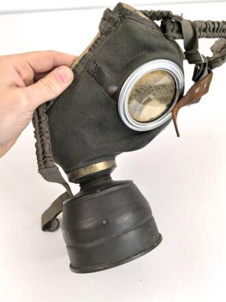 Schweden, Gasmaske Typ4 datiert 1941 Maskenkörper angetrocknet, mit Filter datiert 1943
