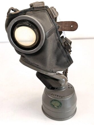 Schweden, Gasmaske in gutem Zustand mit Filter, dieser...