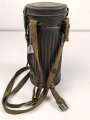 Gasmaskendose " Bereitschaftsbüchse" Modell 1938 Wehrmacht. Originale Beriemung, ungereinigtes Stück
