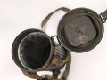 Gasmaskendose " Bereitschaftsbüchse" Modell 1938 Wehrmacht. Originale Beriemung, ungereinigtes Stück