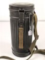 Gasmaskendose " Bereitschaftsbüchse" Modell 1938 Wehrmacht. Originale Beriemung, ungereinigtes Stück
