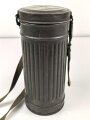 Gasmaskendose " Bereitschaftsbüchse" Modell 1938 Wehrmacht. Originale Beriemung, ungereinigtes Stück