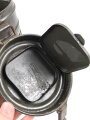 Gasmaskendose " Bereitschaftsbüchse" Modell 1938 Wehrmacht. Datiert 1943. Originale Beriemung, ungereinigtes Stück
