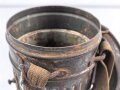 Gasmaskendose " Bereitschaftsbüchse" Modell 1938 Wehrmacht. Datiert 1941. Originale Beriemung, ungereinigtes Stück
