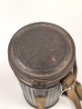Gasmaskendose " Bereitschaftsbüchse" Modell 1938 Wehrmacht. Datiert 1941. Originale Beriemung, ungereinigtes Stück