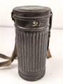 Gasmaskendose " Bereitschaftsbüchse" Modell 1938 Wehrmacht. Datiert 1941. Originale Beriemung, ungereinigtes Stück