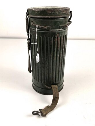 Gasmaskendose " Bereitschaftsbüchse" Modell 1938 Wehrmacht. Datiert 1944. Neuzeitlich überlackiert