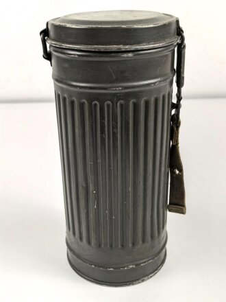 Gasmaskendose " Bereitschaftsbüchse" Modell 1938 Wehrmacht. Originallack ?