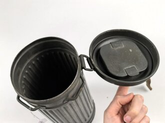 Gasmaskendose " Bereitschaftsbüchse" Modell 1938 Wehrmacht. Originallack ?