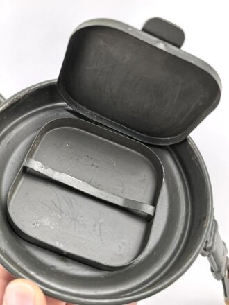 Gasmaskendose " Bereitschaftsbüchse" Modell 1938 Wehrmacht. Originallack ?