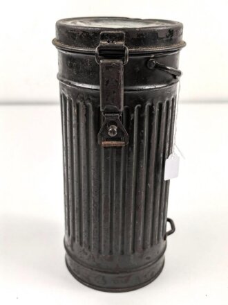 Gasmaskendose " Bereitschaftsbüchse" Modell 1938 Wehrmacht. Datiert 1941. Stark gebraucht, Deckel eingedellt. Marineangehöriger