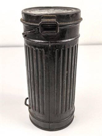 Gasmaskendose " Bereitschaftsbüchse" Modell 1938 Wehrmacht. Datiert 1941. Stark gebraucht, Deckel eingedellt. Marineangehöriger