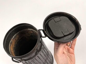 Gasmaskendose " Bereitschaftsbüchse" Modell 1938 Wehrmacht. Datiert 1941. Stark gebraucht, Deckel eingedellt. Marineangehöriger