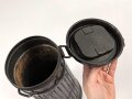 Gasmaskendose " Bereitschaftsbüchse" Modell 1938 Wehrmacht. Datiert 1941. Stark gebraucht, Deckel eingedellt. Marineangehöriger