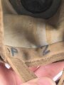 Gasmaske mit Filter in " Bereitschaftsbüchse" Modell 1938 Wehrmacht. Zusammengehöriges Stück des Uffz. Kraus.