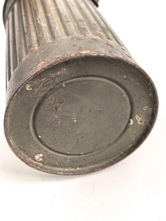 Gasmaskendose " Bereitschaftsbüchse" Wehrmacht. Datiert 1934. Ungereinigtes Stück