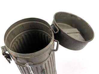 Gasmaskendose " Bereitschaftsbüchse" Wehrmacht. Datiert 1934. Ungereinigtes Stück