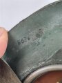 Gasmaske Modell 1938 Wehrmacht. Maskenkörper grün, datiert 1941. Gummi weich. Filtereinsatz 41 datiert 1942